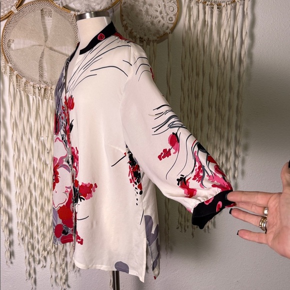 Citron Santa Monica Silk Red and Lilac Gray Floral Print Button Front 2X - Picture 6 of 11